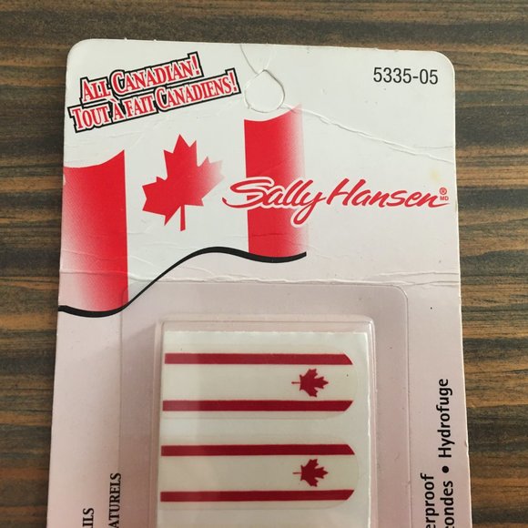 BUNDLE BONUS: [Sally Hansen] Self-Adhesive Nail Covers, Canada Flag Design | NWT - Picture 4 of 10